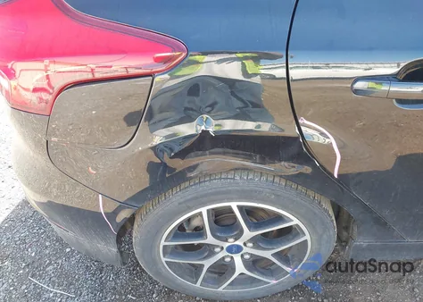 2015 Ford Focus Se z USA, uszkodzony, nr VIN 1FADP3K26FL320689